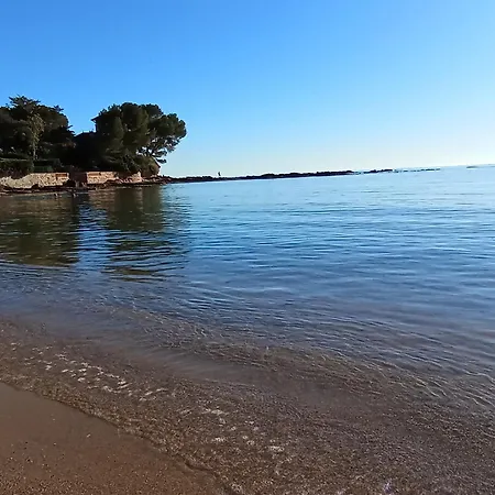 Le Pin Des Ecureuils Сен-Рафаэль